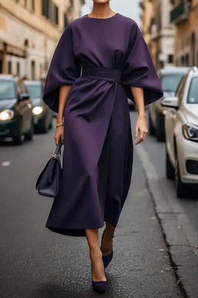 Elegancka sukienka z nietoperzowym rękawem w jednolitym kolorze