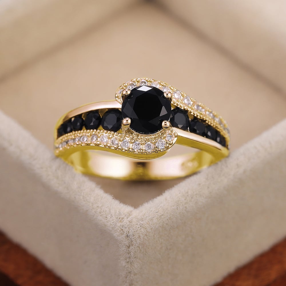 Damski pierścionek ze spinelem w kolorze czarnym "Black Velvet"